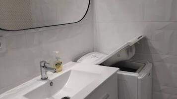 Apartment, 1 Bedroom, Accessible | Bathroom