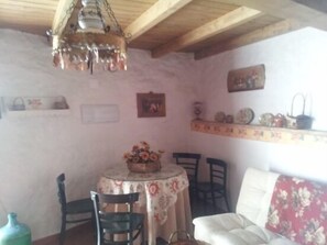House, 2 Bedrooms, Smoking, Terrace | Living area - Rural House Mirador del Castillo (Pinofranqueado)