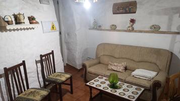 House, 2 Bedrooms, Smoking, Terrace | Living area