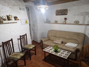 House, 2 Bedrooms, Smoking, Terrace | Living area