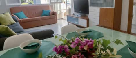 Apartment, 3 Bedrooms | Living room