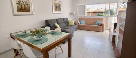 Apartment, 3 Bedrooms | Living room