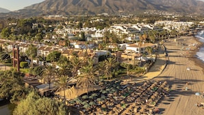 Villa, 5 habitaciones, balcón, vistas al jardín | Playa