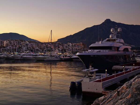 Villa, 5 Schlafzimmer, Balkon, Gartenblick | Strand