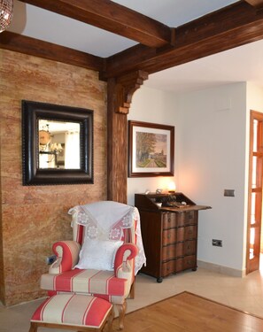 Casa, 5 habitaciones, piscina privada, vistas al jardín | Sala de estar