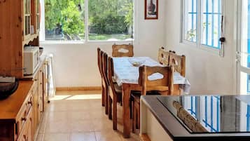 House, 3 Bedrooms, Smoking, Private Pool | Dining