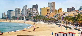 House With Exclusive Pool and Garden 7 min Walk From the Beach and the Center