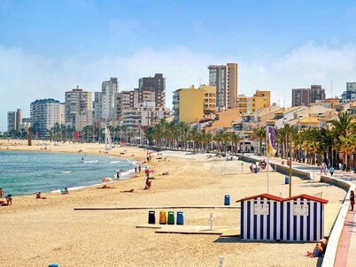 House With Exclusive Pool and Garden 7 min Walk From the Beach and the Center