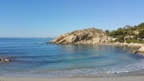 House With Exclusive Pool and Garden 7 min Walk From the Beach and the Center