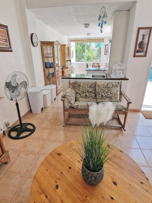 Living area - House With Exclusive Pool and Garden 7 min Walk From the Beach and the Center (El Campello)
