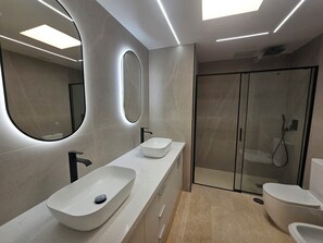 Appartement, 2 slaapkamers, roken, balkon | Badkamer
