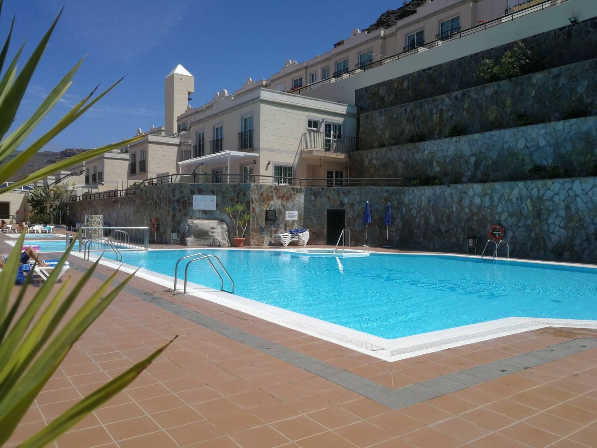 Lejlighed - 2 soveværelser - ryger - balkon | Pool | Udendørs pool