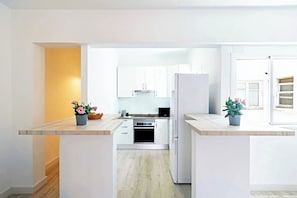 Apartment, 2 Bedrooms, Balcony, City View | Private kitchen