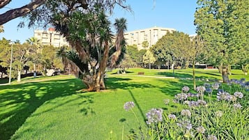 Appartement, 2 chambres, balcon, vue ville | Enceinte de l’hébergement
