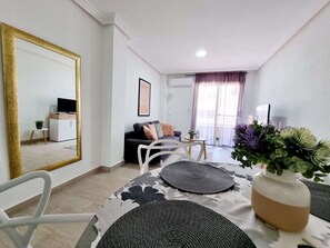 Dining - Seaside Vacation Apartment (Torrevieja)