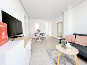 Leilighet, 2 soverom, røyk, balkong | Oppholdsrom