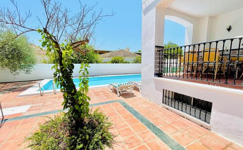 Welcome to Paradise - Bienvenidos al Paraiso