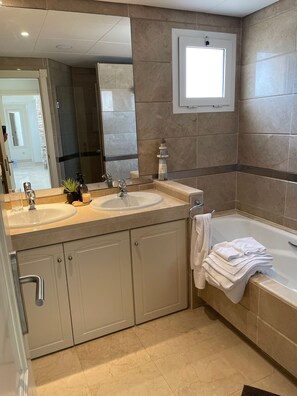 Ferienhaus, 3 Schlafzimmer, barrierefrei, Raucher | Badezimmer