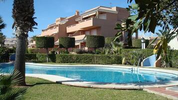 Apartamento, 1 habitación, accesible para personas con discapacidad, fumadores | Piscina | Una piscina al aire libre