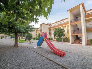 Apartment, 2 Bedrooms, Smoking, Balcony | Property grounds