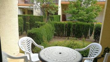 Apartment, 2 Bedrooms, Smoking, Balcony | Outdoor dining