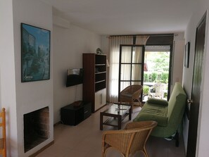 Apartment, 2 Bedrooms, Smoking, Balcony | Living room - Dúplex Ducat de L'escala - Hutg (L'Escala)
