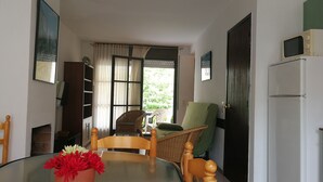 Appartement, 2 chambres, fumeur, balcon | Salle de séjour
