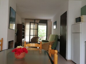 Appartement, 2 slaapkamers, roken, balkon | Woonkamer