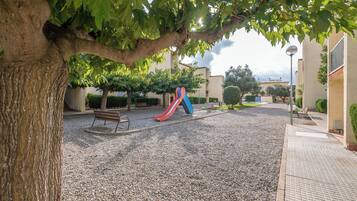 Apartment, 2 Bedrooms, Smoking, Balcony | Property grounds