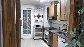 Apartment, 2 Bedrooms, Accessible, Smoking | Interior