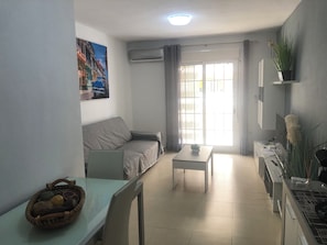 Apartment, 2 Bedrooms, Accessible, Smoking | Lounge