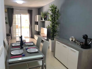 Apartment, 2 Bedrooms, Accessible, Smoking | Interior