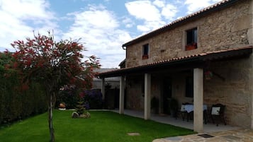 Mặt tiền nơi lưu trú