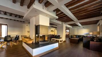 Villa, 6 Bedrooms, Accessible, Smoking | Living room