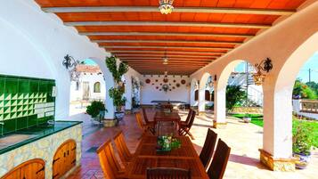 Villa, 5 Bedrooms, Smoking, Private Pool | Interior