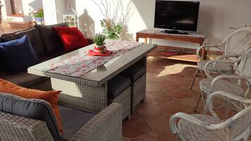 Villa, 5 Bedrooms, Smoking, Private Pool | Interior