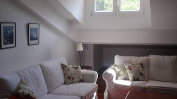 Nhà, 3 phòng ngủ, quang cảnh vườn | Khu phòng khách