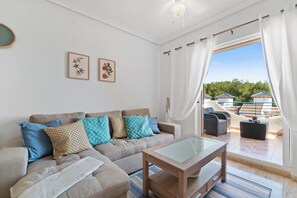 Apartment, 1 Schlafzimmer, Balkon | Wohnzimmer