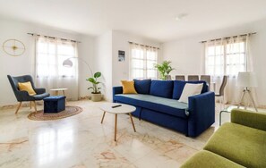 Maison, 3 chambres, piscine privée, vue jardin | Coin séjour