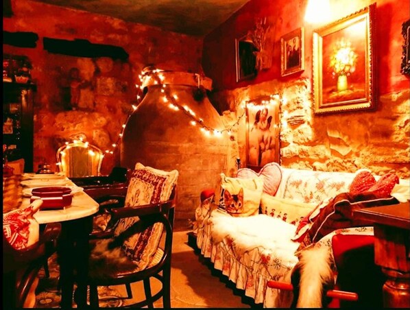 Quarto, 1 quarto, para fumantes, vista para a cidade | Sala de estar