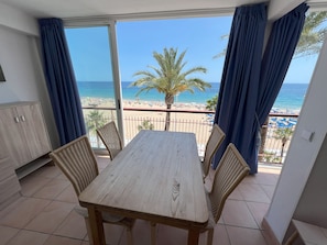 Apartment, 1 Bedroom, Accessible, Balcony | Dining