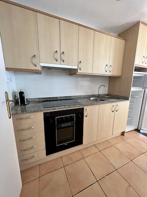 Apartment, 1 Bedroom, Accessible, Balcony | Bahagian dalam
