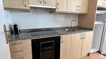 Apartamento, 1 habitación, accesible para personas con discapacidad, balcón | Interior