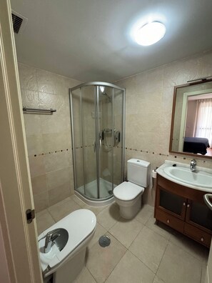 Apartment, 1 Bedroom, Terrace, City View | Bathroom - Margas Golf Apartment (Sabinanigo)