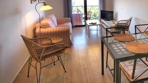 Leilighet, 3 soverom, tilgjengelighetstilpasset, balkong | Spiseområde