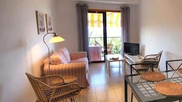 Apartment, 3 Bedrooms, Accessible, Balcony | Dining