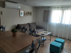 บ้านพัก, 3 ห้องนอน, สูบบุหรี่ได้, เตาผิง | บริเวณนั่งเล่น