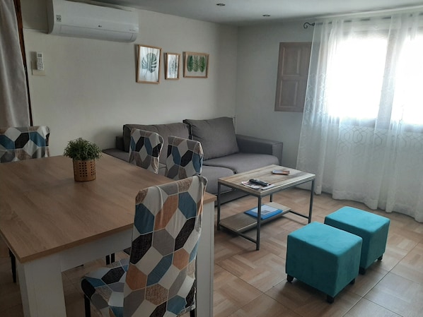 Living area - Rural House Near Zaragoza (Boquineni)