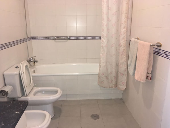 Apartment, 2 Bedrooms, Smoking, Balcony | Bathroom - Apartment 350 Meters From Playa del Cura (Torrevieja)