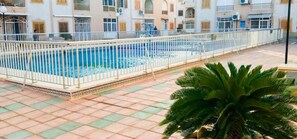 Pool - Apartment Very Well Located, 450 Meters From Playa del Cura With Swimming Pool (Torrevieja)